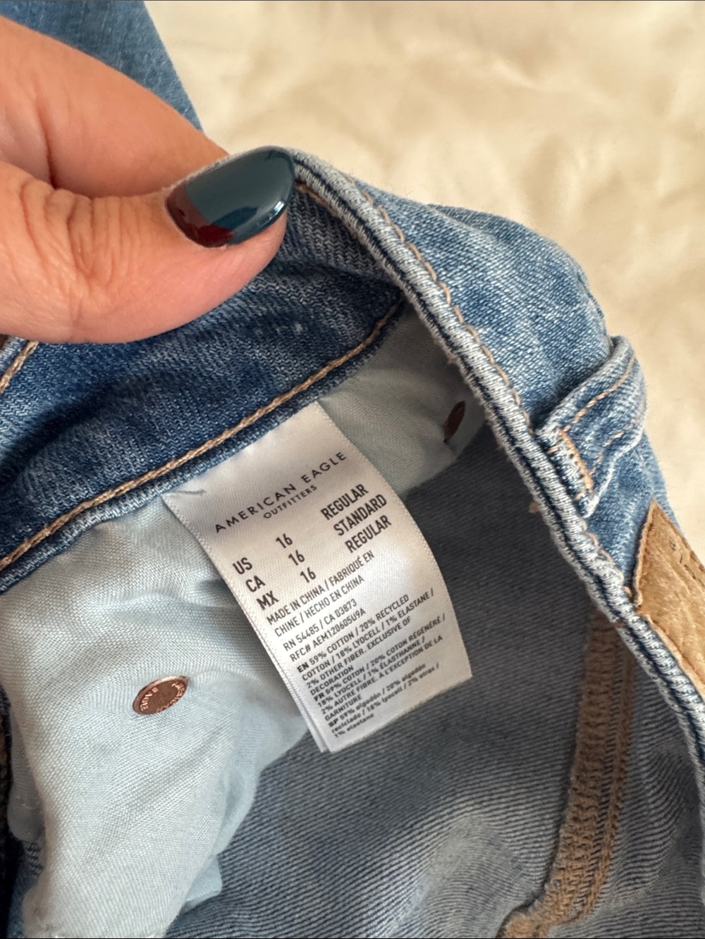 American Eagle Outfitters Wide-Leg Jeans in Medium Blue Wash - Picture 5 of 7
